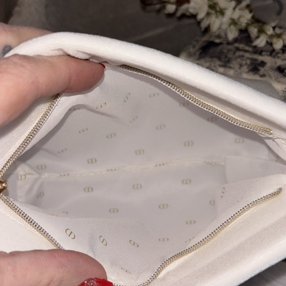 Christian Dior white velvet make up bag/clutch - Picture 4 of 8